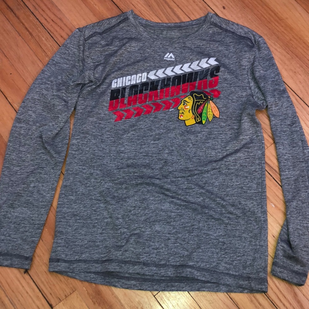 long sleeve blackhawks t-shirt